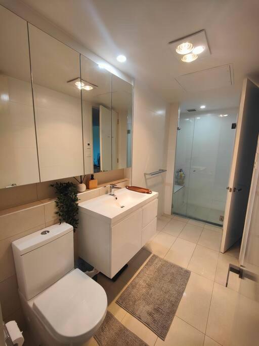 Lakeside Apartment, Walking Distance To Foreshore Kingston Exteriör bild