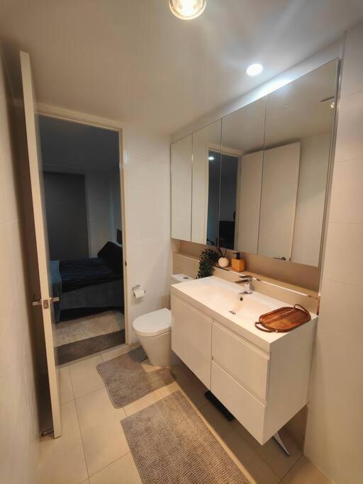 Lakeside Apartment, Walking Distance To Foreshore Kingston Exteriör bild